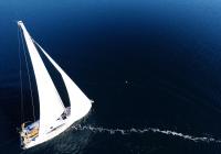парусная яхта мачта паруса парусная яхта голубое море парусная лодка